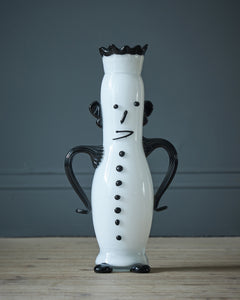 A black and white Picasso vase